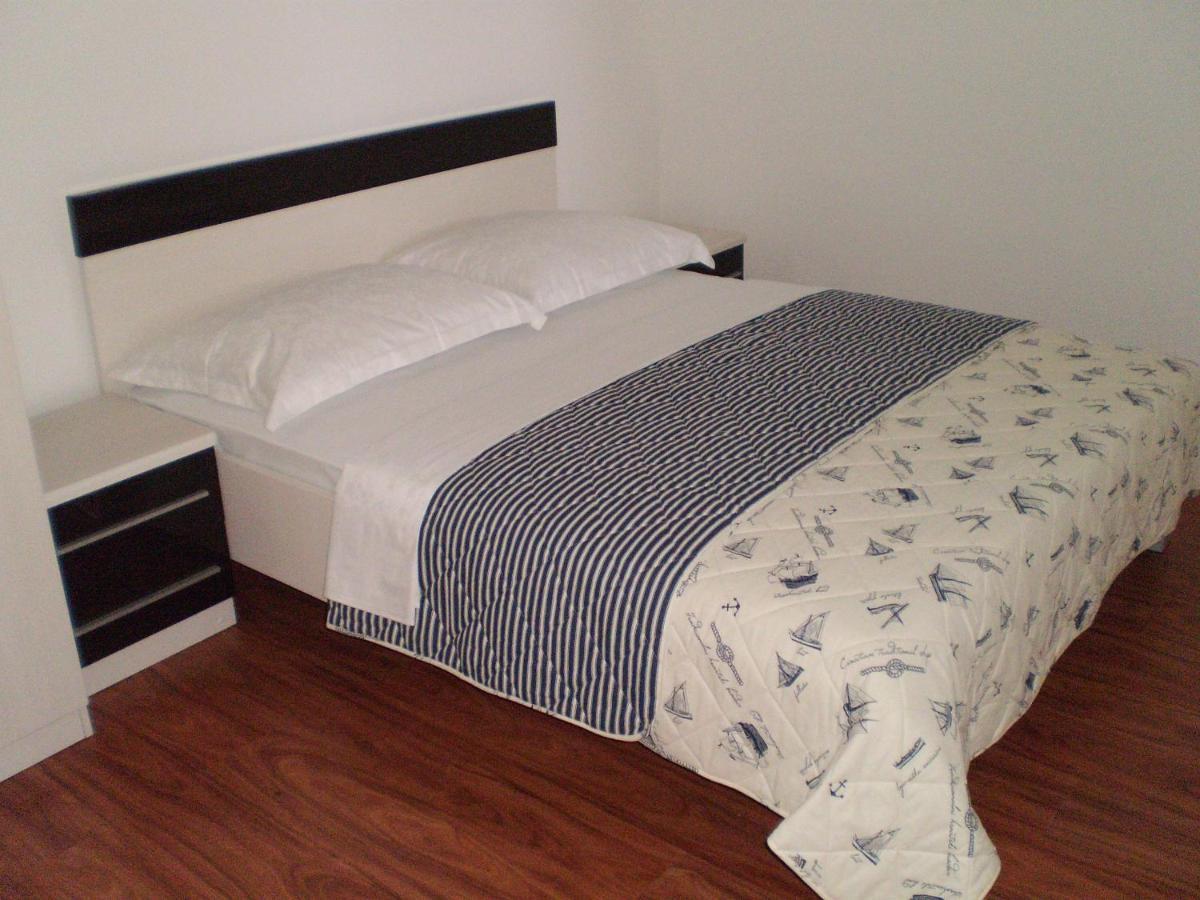 Apartments By The Sea Banjol, Rab - 12838 מראה חיצוני תמונה